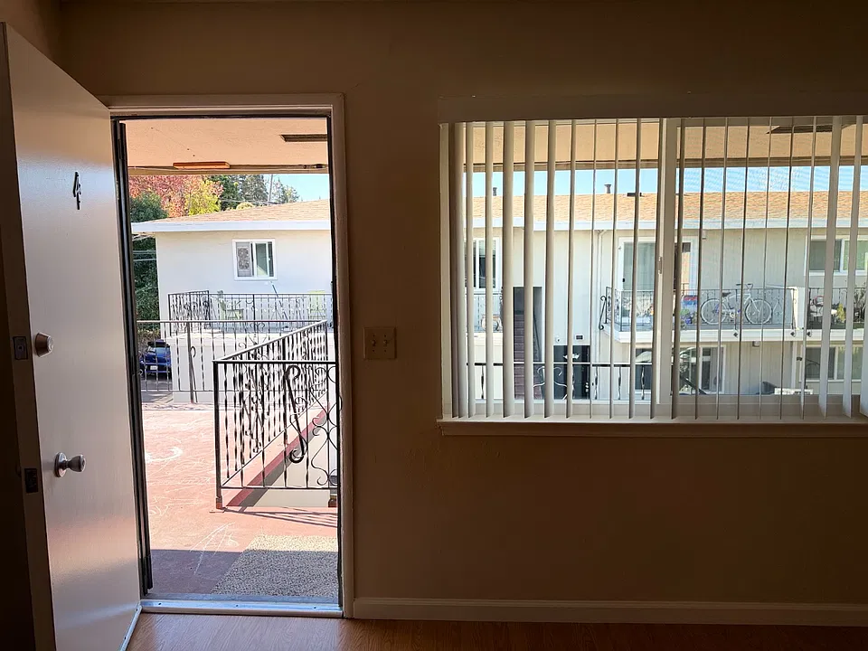 3530 Alden Way #4