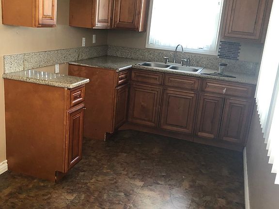 3rd image of 2411 El Molino Ave