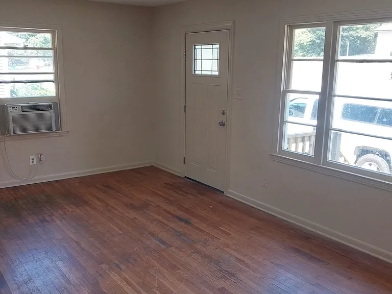 560 Owens Dr — Photo 8