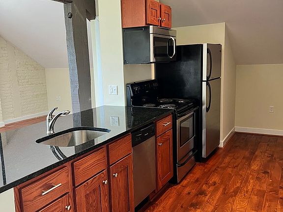 4th image of 325 2nd St APT 301