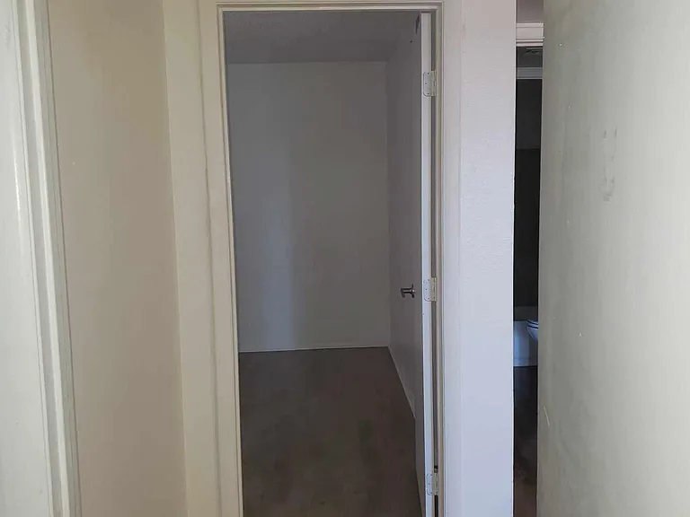 hall to bedrooms