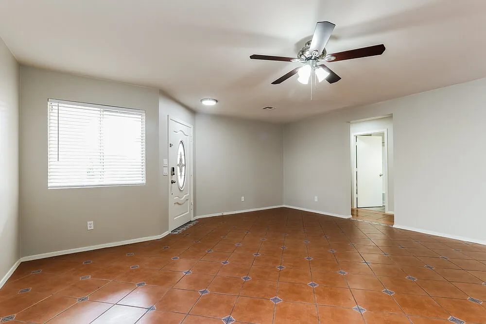 4 bed, 3.0 bath, 2530 sqft, $2,270 — Photo 4