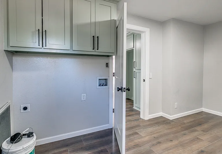 1445 NE 10th St — Photo 5