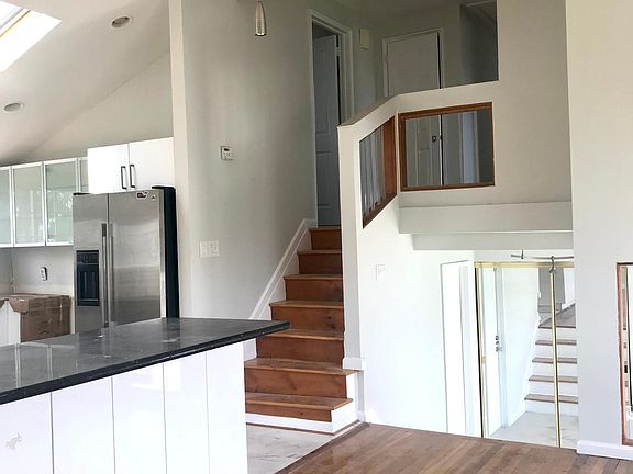 4th image of 5 Dawn Ln