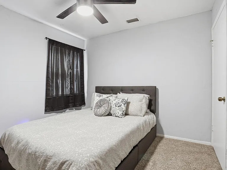 1813 Arkansas St — Photo 18