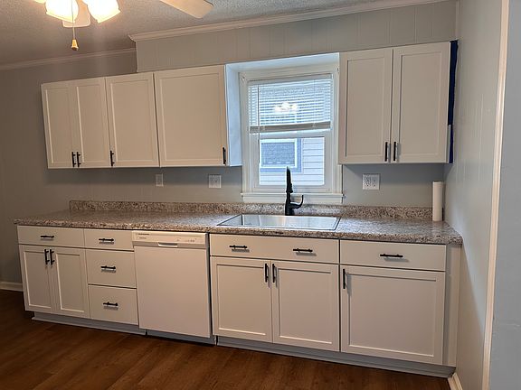 4th image of 654 Barton Ave