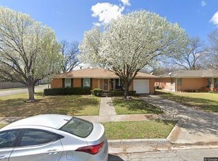 407 Meadow Dr, Gainesville, TX 76240