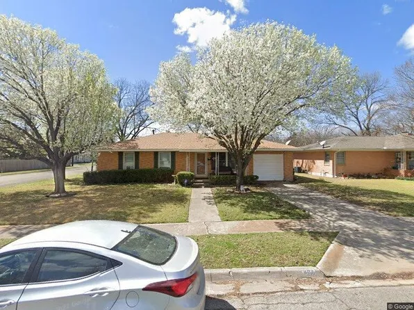 407 Meadow Dr, Gainesville, TX 76240