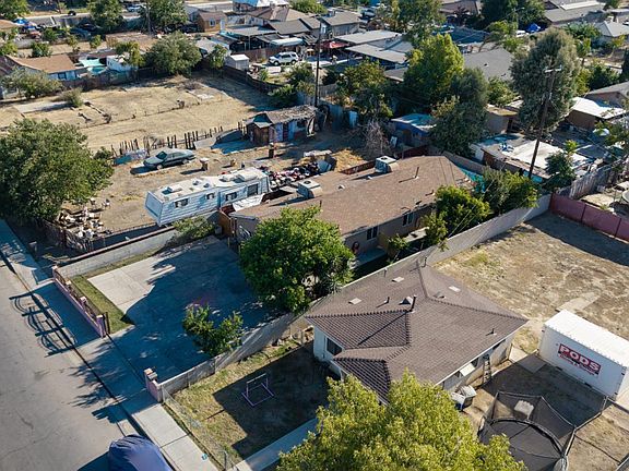 4th image of 902 Collins Way