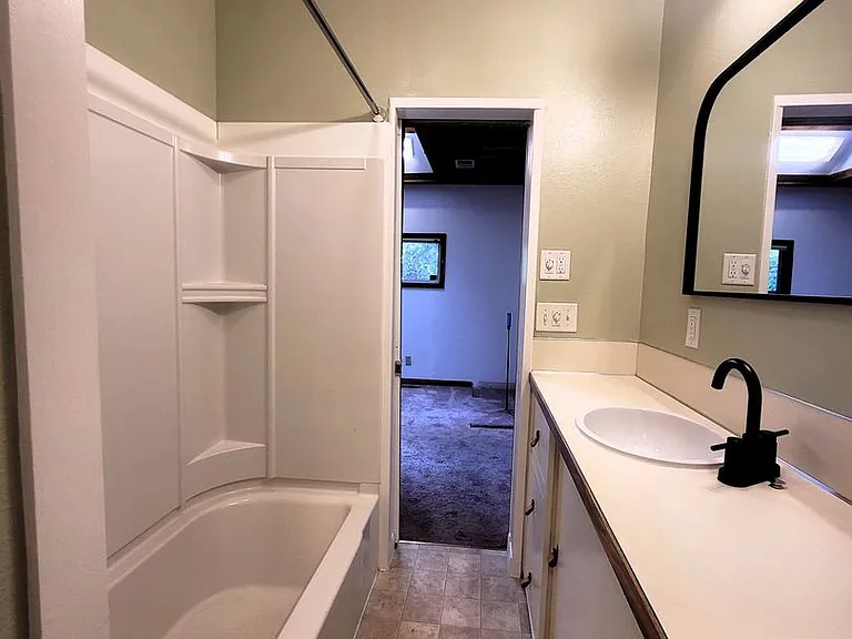 1327 Toledo St — Photo 35