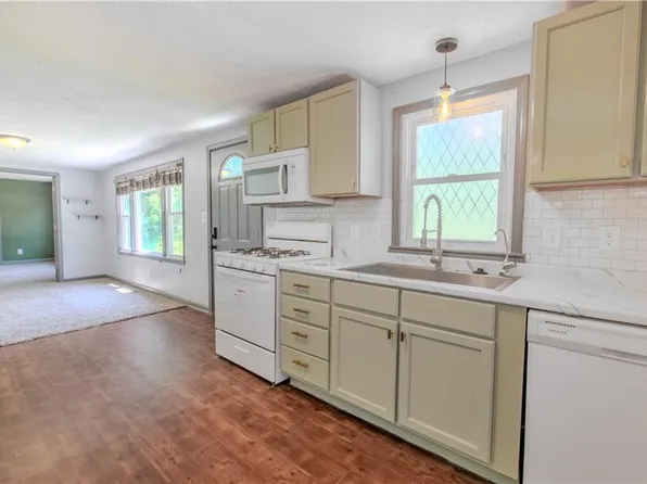 608 Walnut St, Greenwood, MO 64034