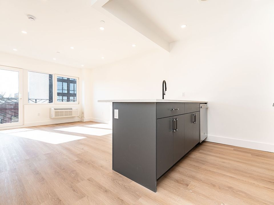 1st image of 28 Spencer Pl #4F