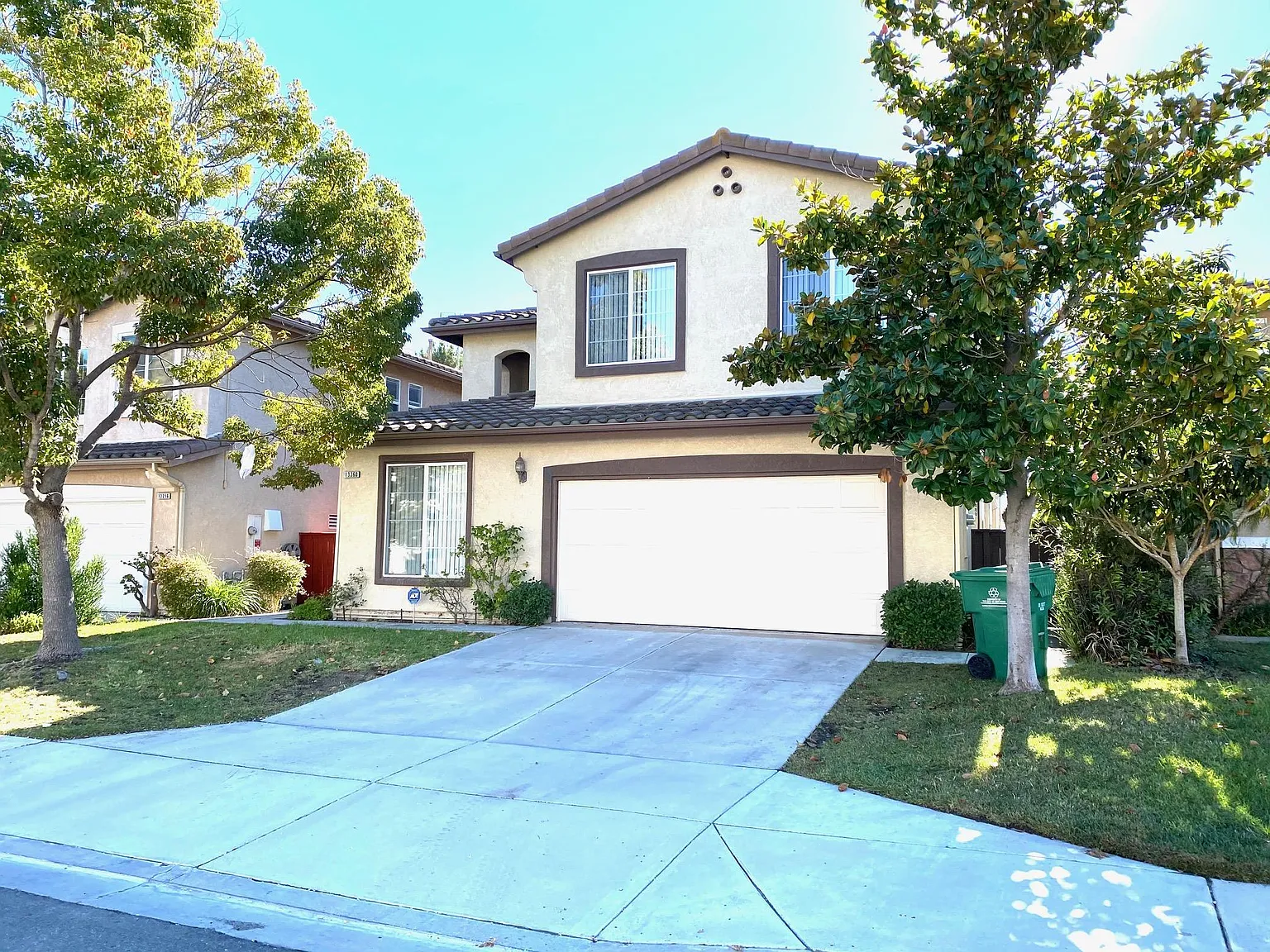 5 bed, 2.5 bath, 2538 sqft, $4,995 — Photo 3