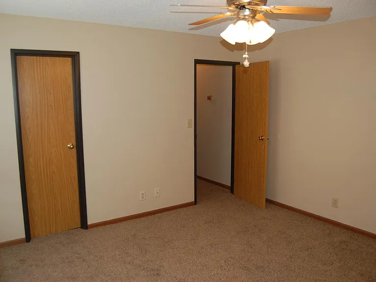 Master bedroom with walk-in closet 14'x13'
