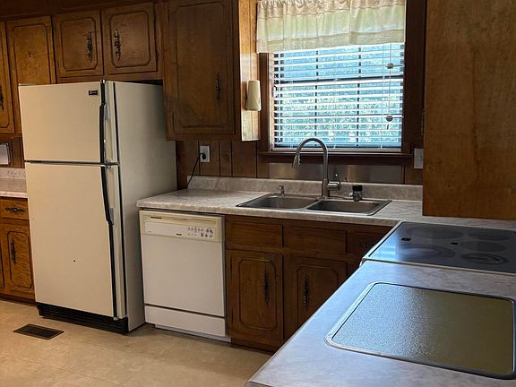 5th image of 458 Maple Cir
