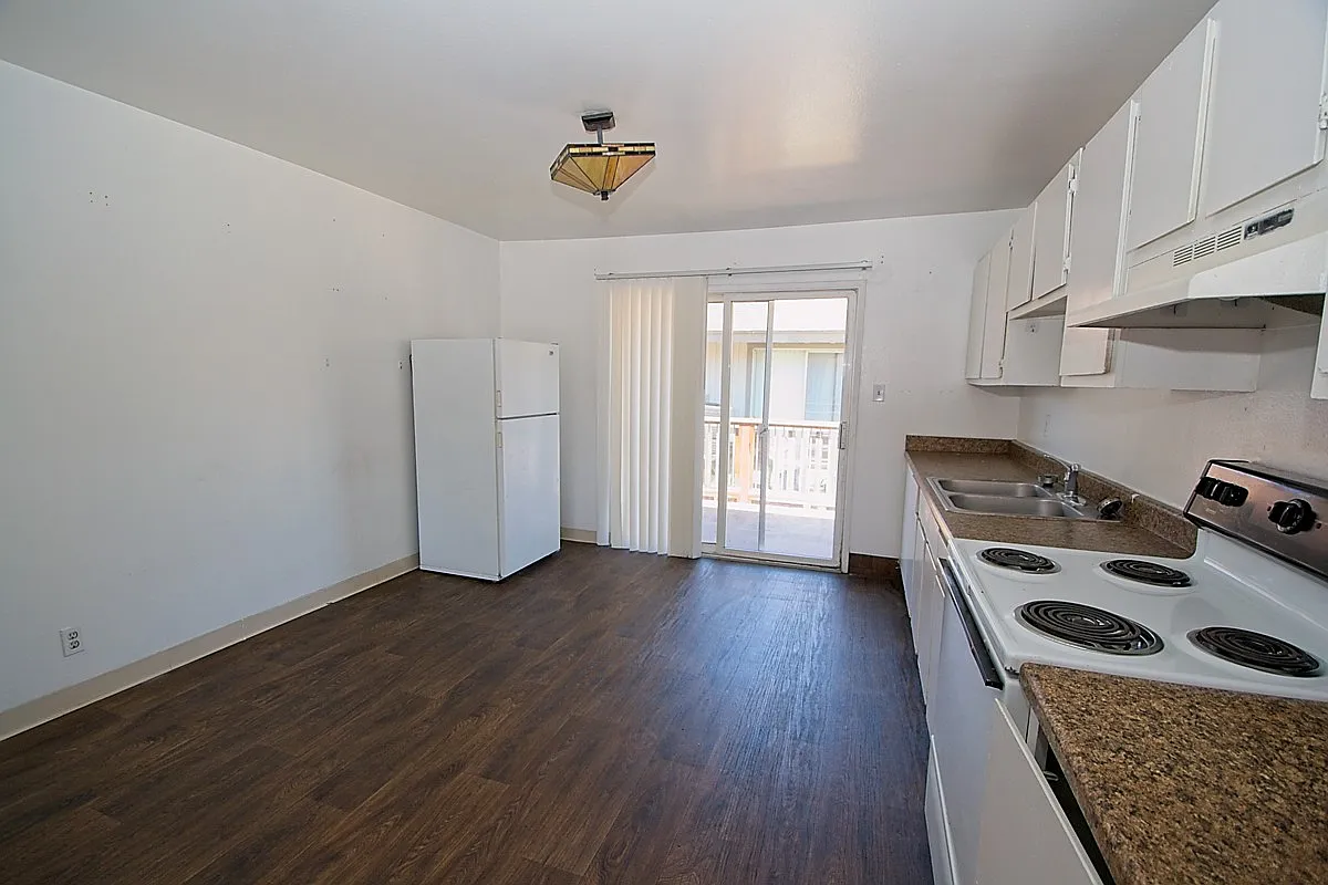 2 bed, 950 sqft, $1,200 — Photo 3