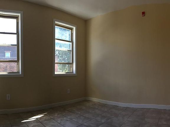 4th image of 258 E Girard Ave