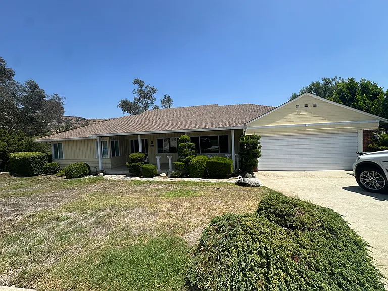 1201 Imperial Dr — Photo 1