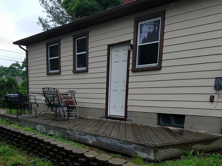 515 N Hagadorn Rd — Photo 3