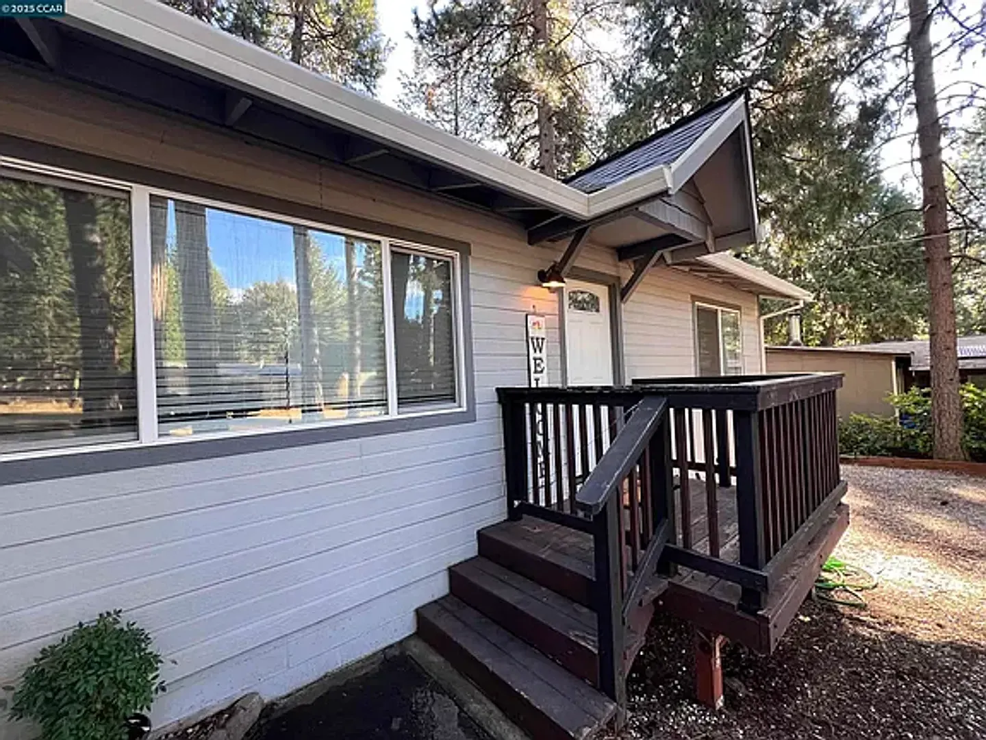 Magalia-2 bed 2 bath home with garage. Natural Landscaping, Newly remodeled — Photo 3