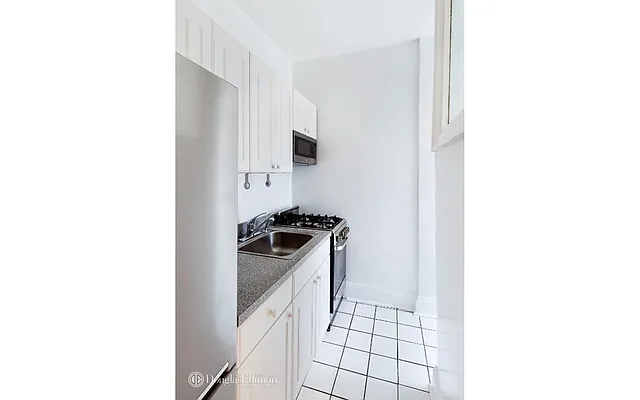 Rented by Douglas Elliman | media 6