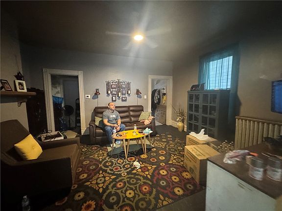 4th image of 118 N Mathilda St