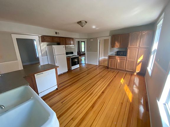 3rd image of 247 Marcy St #3