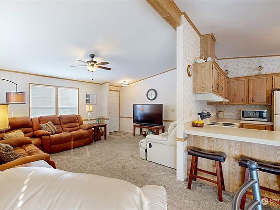 3rd image of 524 NE Troutdale