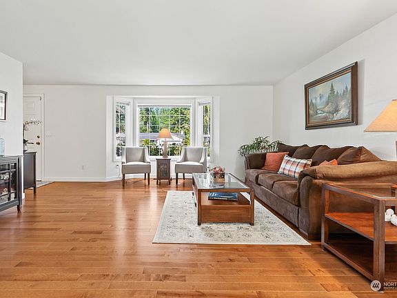 4th image of 610 136th Street E