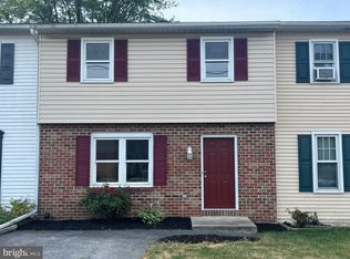 44 Akron Rd, Ephrata, PA 17522