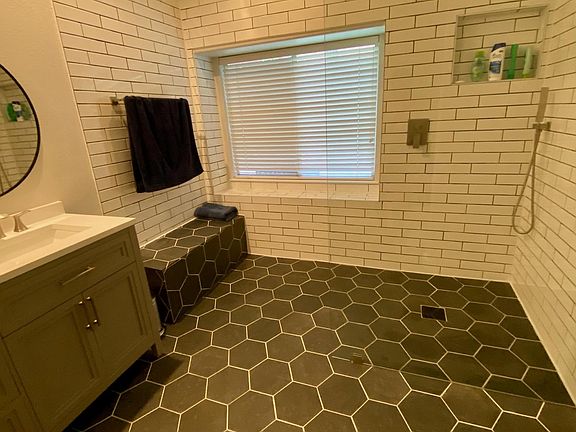 Master Shower with Double Vanity. Rain Shower.