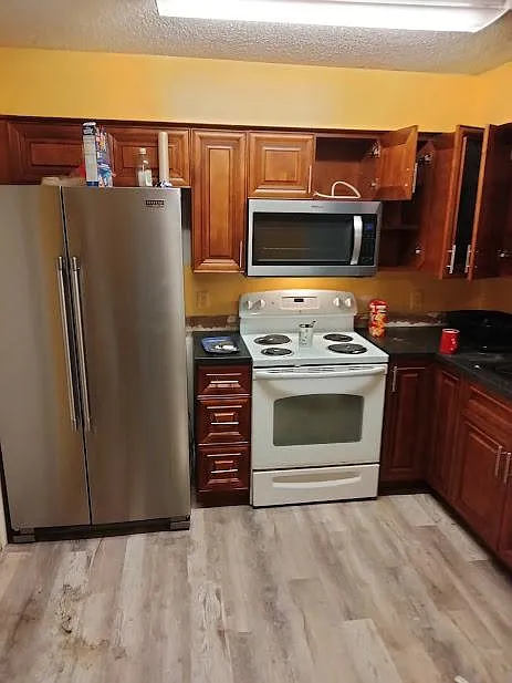 2 bed, 1.5 bath, 924 sqft, $1,700 — Photo 3