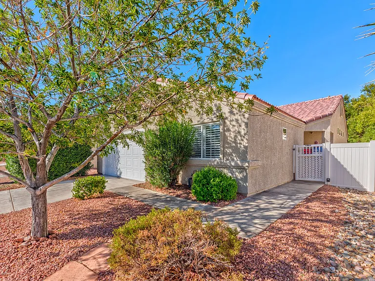 426 River Glider Ave — Photo 2