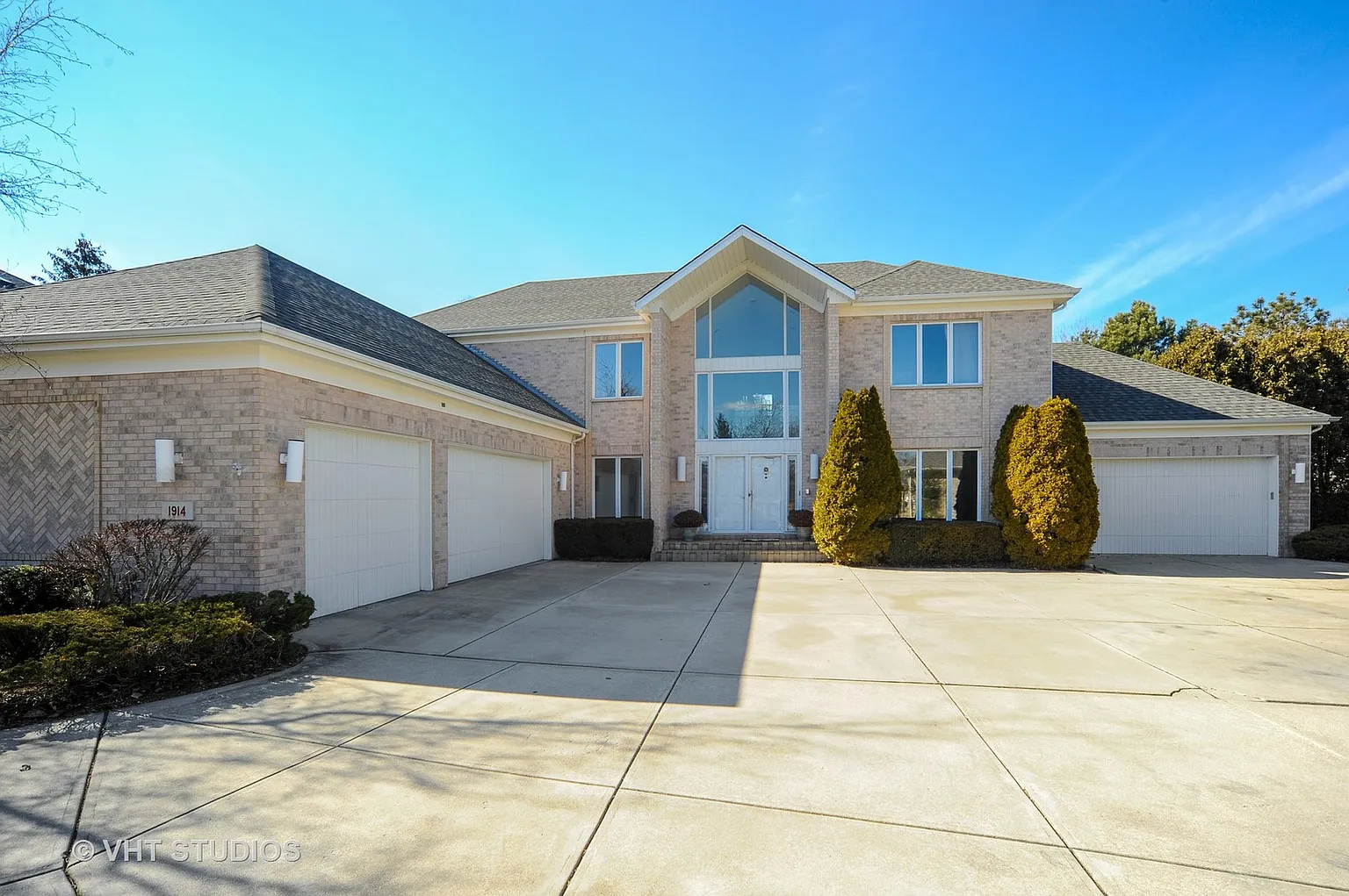 1914 Deercrest Ln photo 1