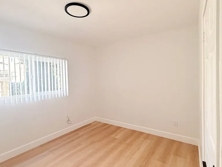 4705 Willowbrook Ave — Photo 13