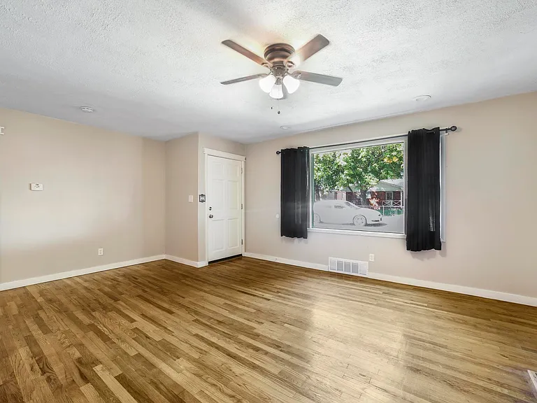 1913 Colorado Ave — Photo 37