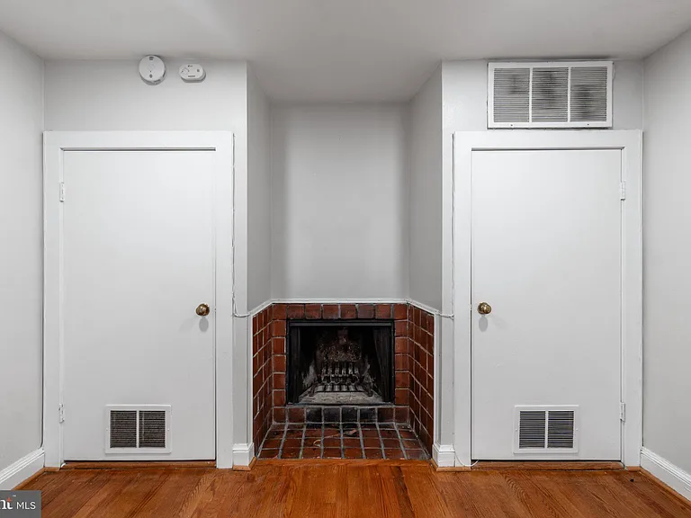1722 Willard St NW #B — Photo 12