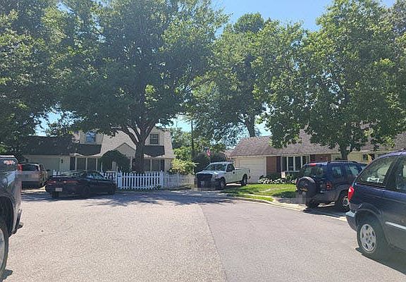 4th image of 102 Country Club Dr