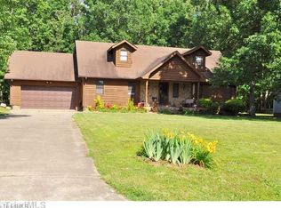 102 Azalea Dr, Randleman, NC 27317