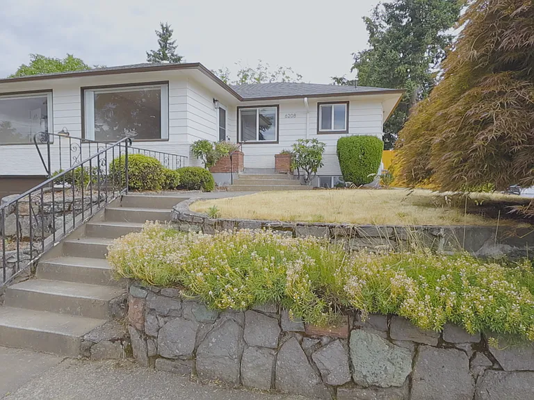6208 SE Woodstock Blvd — Photo 2