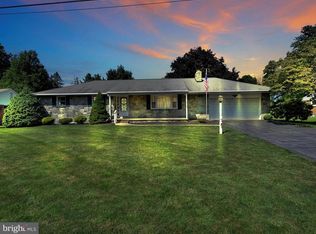 318 Edgemont Dr, Willow Street, PA 17584