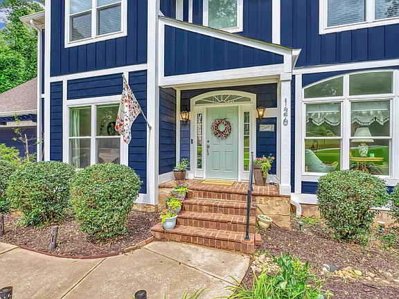 3rd image of 126 Circle Slope Dr