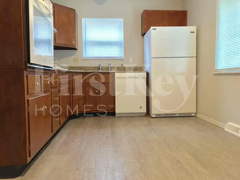 1222 Meadowbright Ln — Photo 8