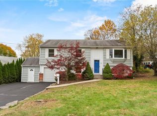 14 Swan Ln, Stamford, CT 06905