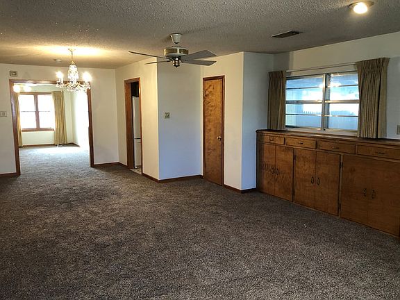 5th image of 912 W 25th St