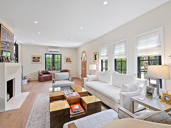 5th image of 3211 Washington Rd