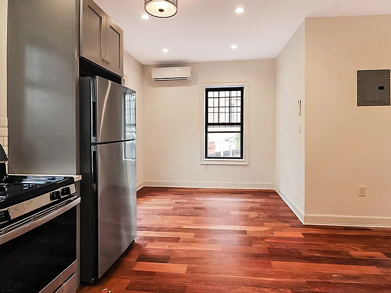 733 Madison St #2 — Photo 6