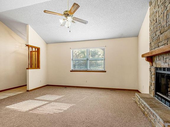 4th image of 1938 NE Patterson Dr