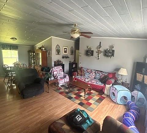 4th image of 272 Peggy Ln