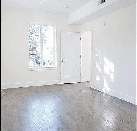 2nd image of 3294 Kennedy Blvd #203